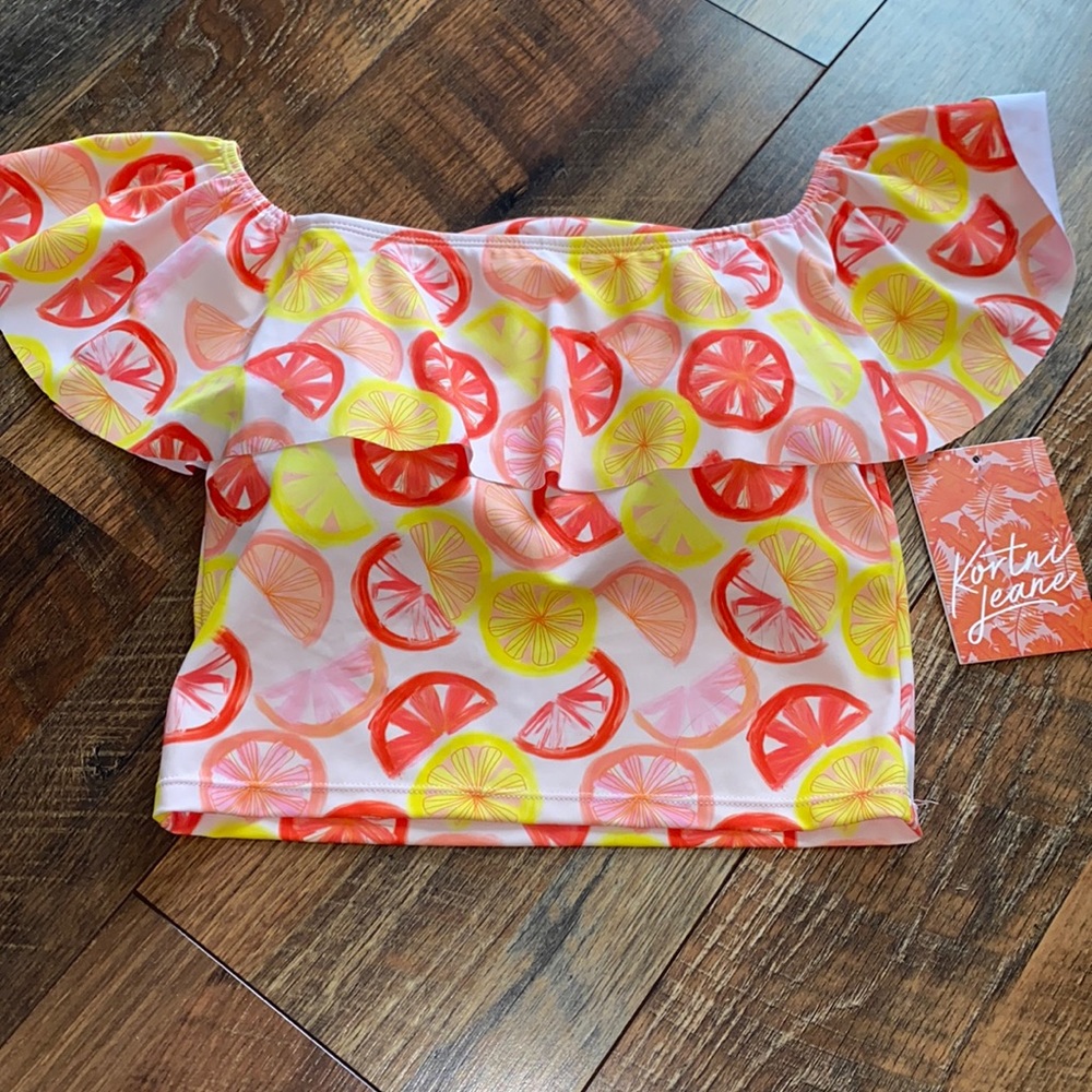 Brand new kortni jeane lemonade top ruffle around